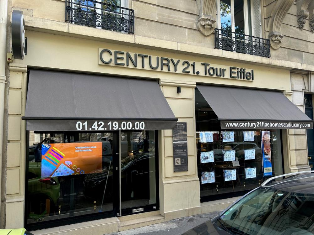 l'équipe de l'agence Tour Eiffel