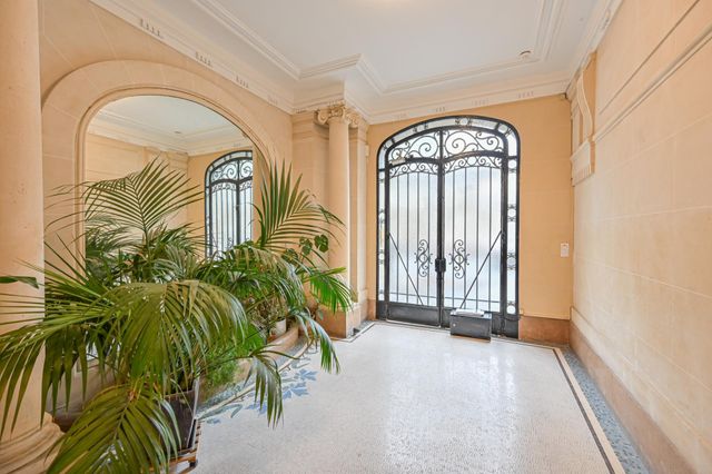 Afficher la photo en grand Appartement à vendre - 6 pièces - 138.64 m2 - PARIS - 75007 - ILE-DE-FRANCE - Century 21 Tour Eiffel